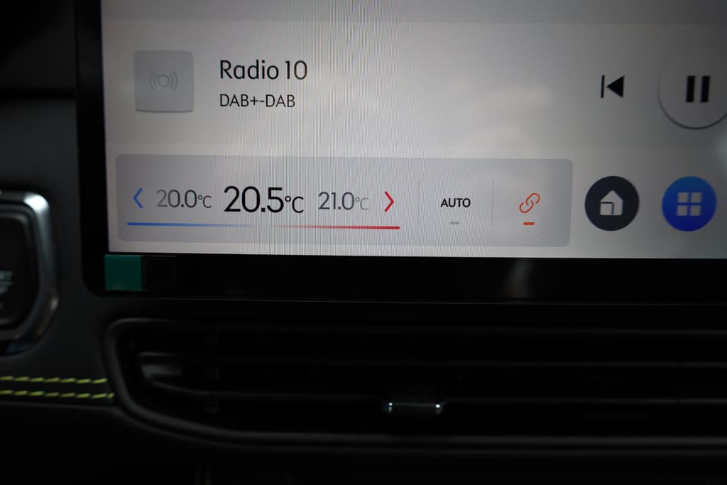 Lynk & Co 01 1.5 4-CYL 280 PK! PHEV MORE thumbnail 45