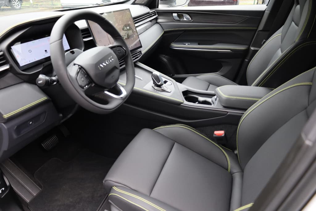 Lynk & Co 01 1.5 4-CYL 280 PK! PHEV MORE thumbnail 5