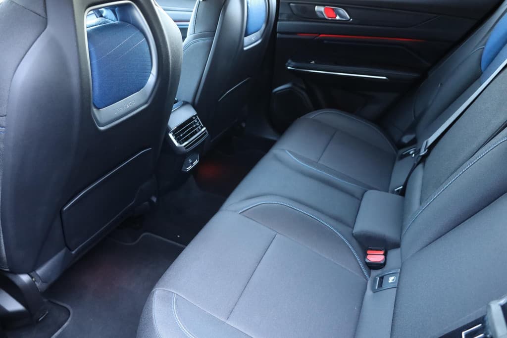 Lynk & Co 01 1.5 261PK! 6.6Kwh LADEN! thumbnail 6