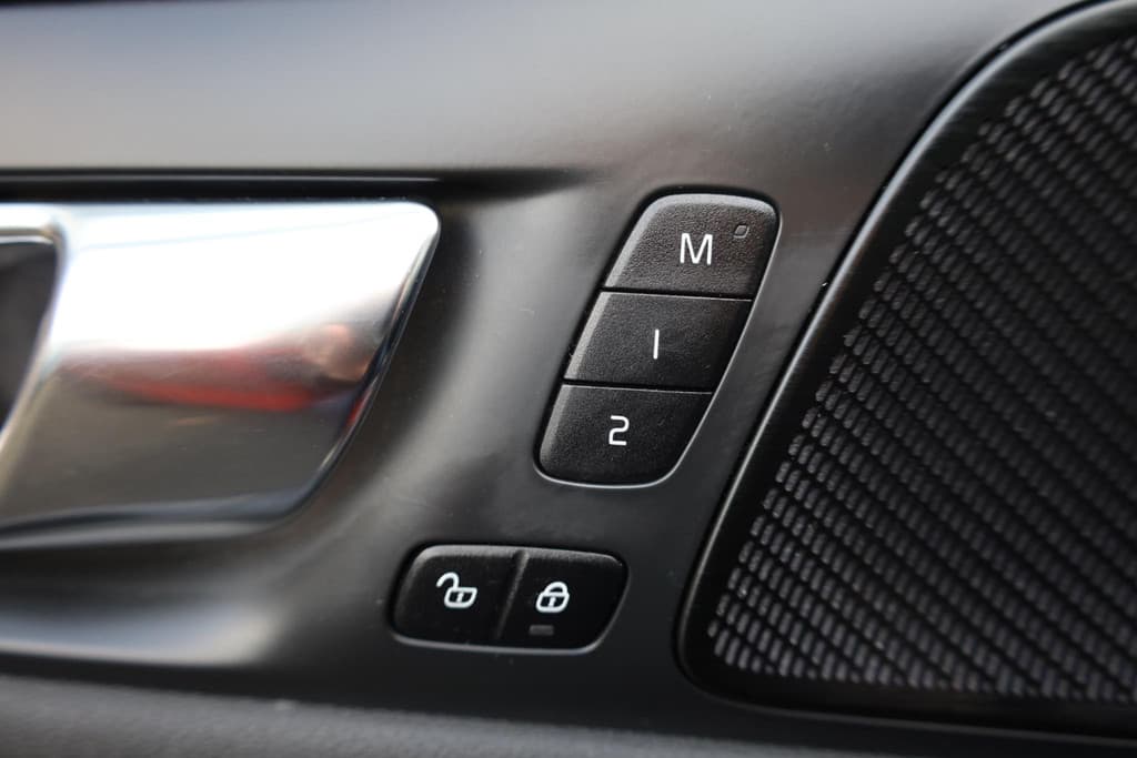 Volvo S60 2.0 T4 R-Design thumbnail 26