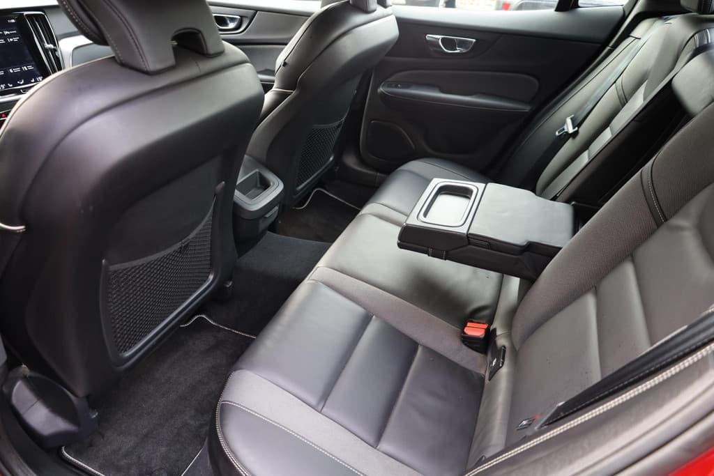 Volvo S60 2.0 T4 R-Design thumbnail 6