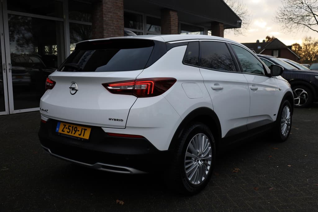 Opel Grandland X 1.6 Turbo Hybrid Ultimate PHEV thumbnail 3