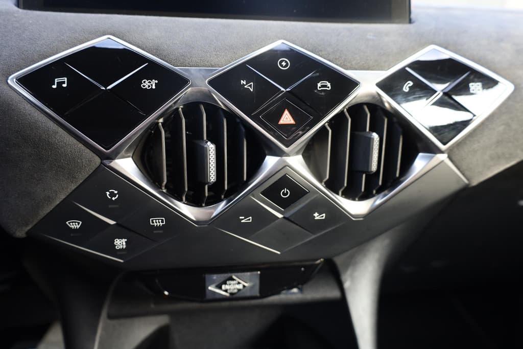 DS DS 3 Crossback E-Tense Performance Line 50 kWh thumbnail 19