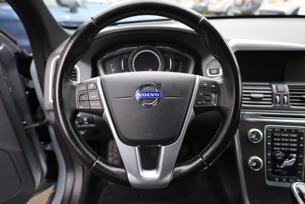 Volvo XC60 2.0 D4 FWD Ocean Race thumbnail 18