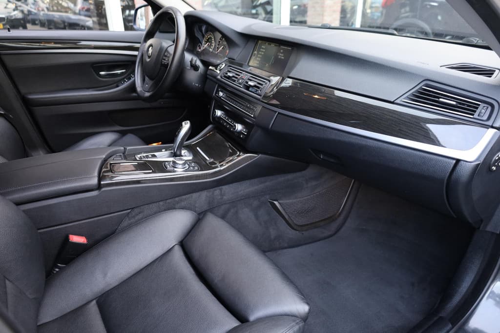 BMW 5 Serie Touring 530i High Executive thumbnail 26