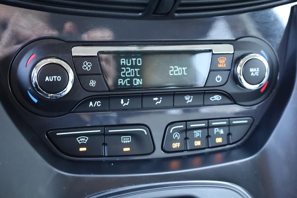 Ford Kuga 1.5 Titanium 4WD thumbnail 19