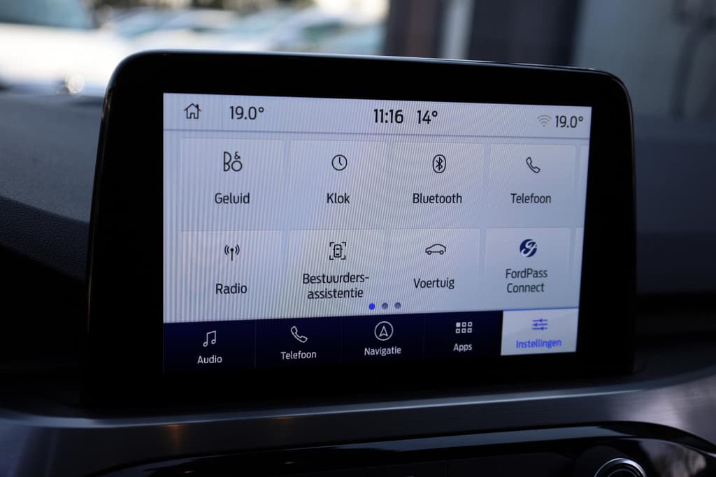 Ford Kuga 2.5 PHEV Titanium X thumbnail 28