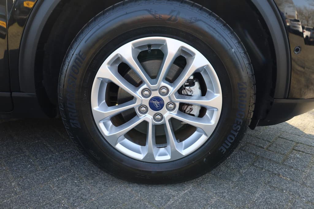 Ford Kuga 2.5 PHEV Titanium X thumbnail 4