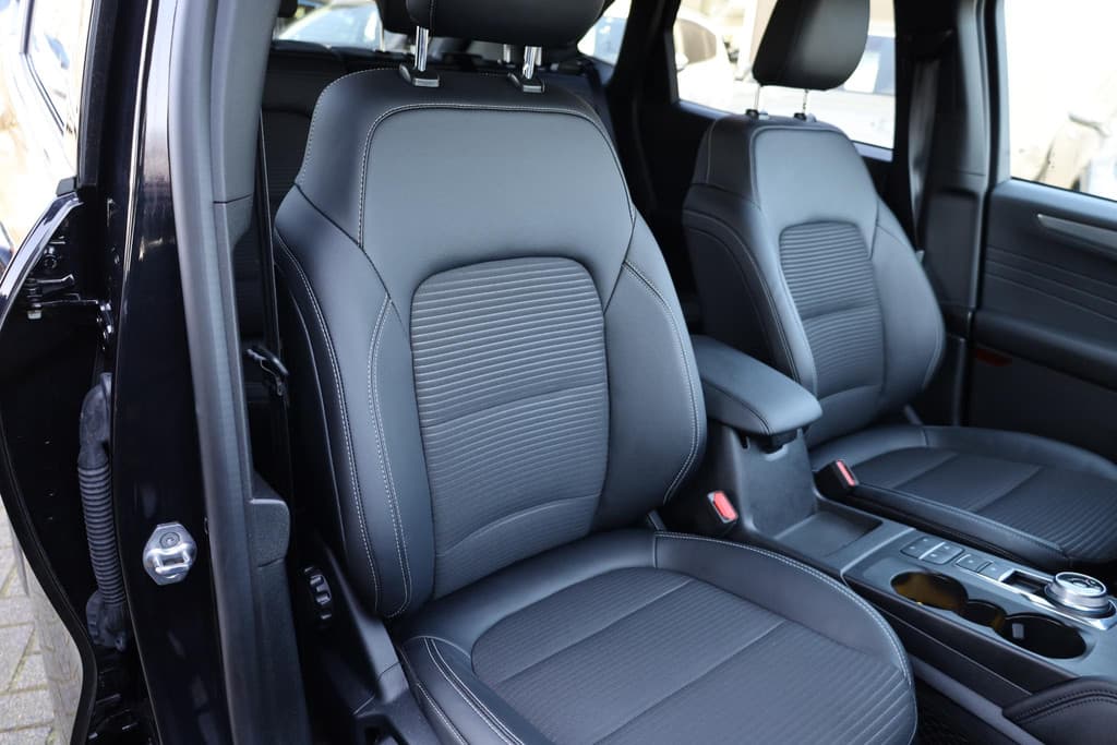 Ford Kuga 2.5 PHEV Titanium X thumbnail 8