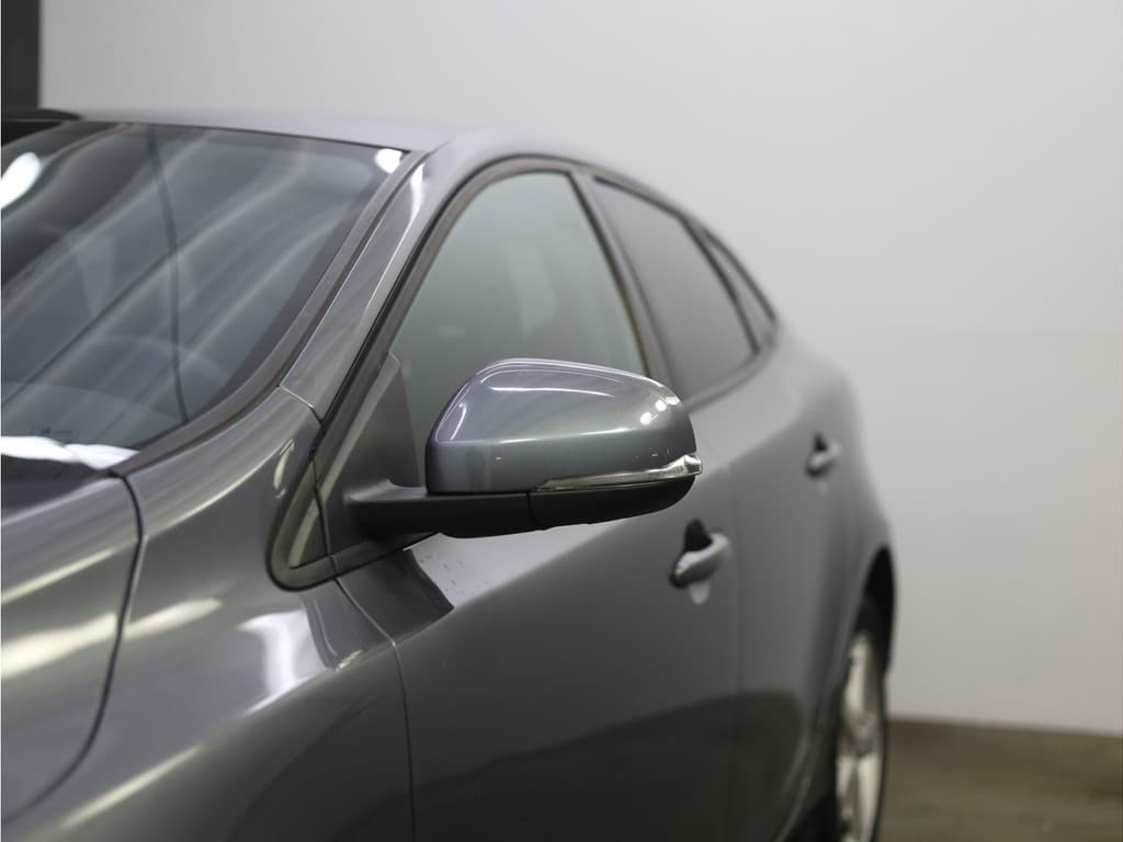 Volvo V40 2.0 D2 Momentum thumbnail 17