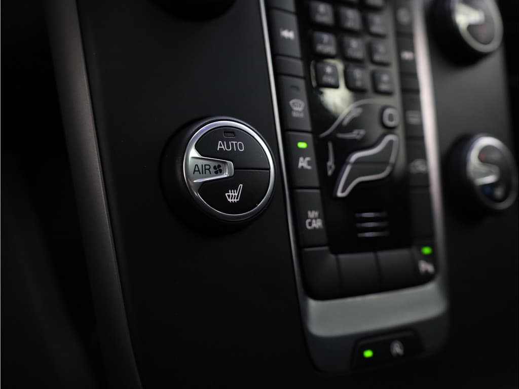 Volvo V40 2.0 D2 Momentum thumbnail 7