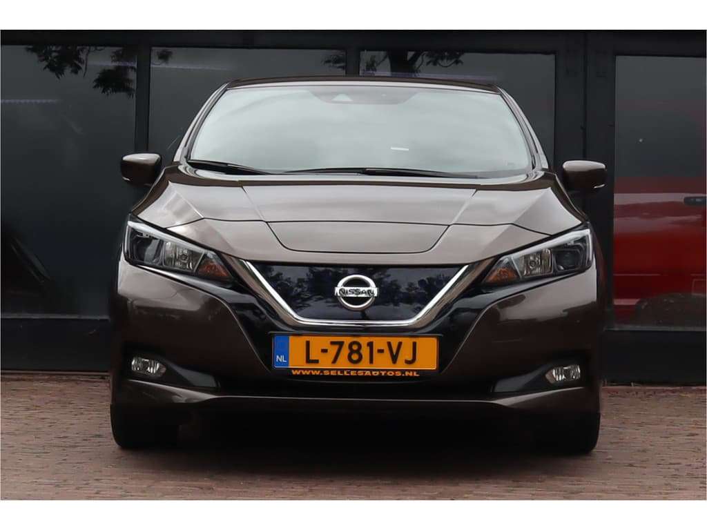 Nissan Leaf thumbnail 2