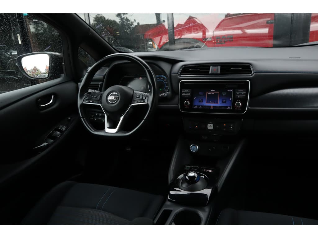 Nissan Leaf thumbnail 11