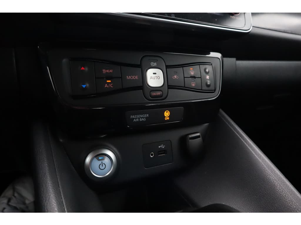 Nissan Leaf thumbnail 22