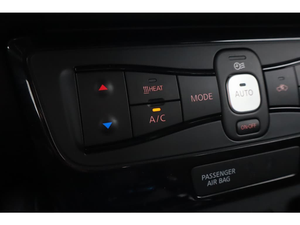 Nissan Leaf thumbnail 23