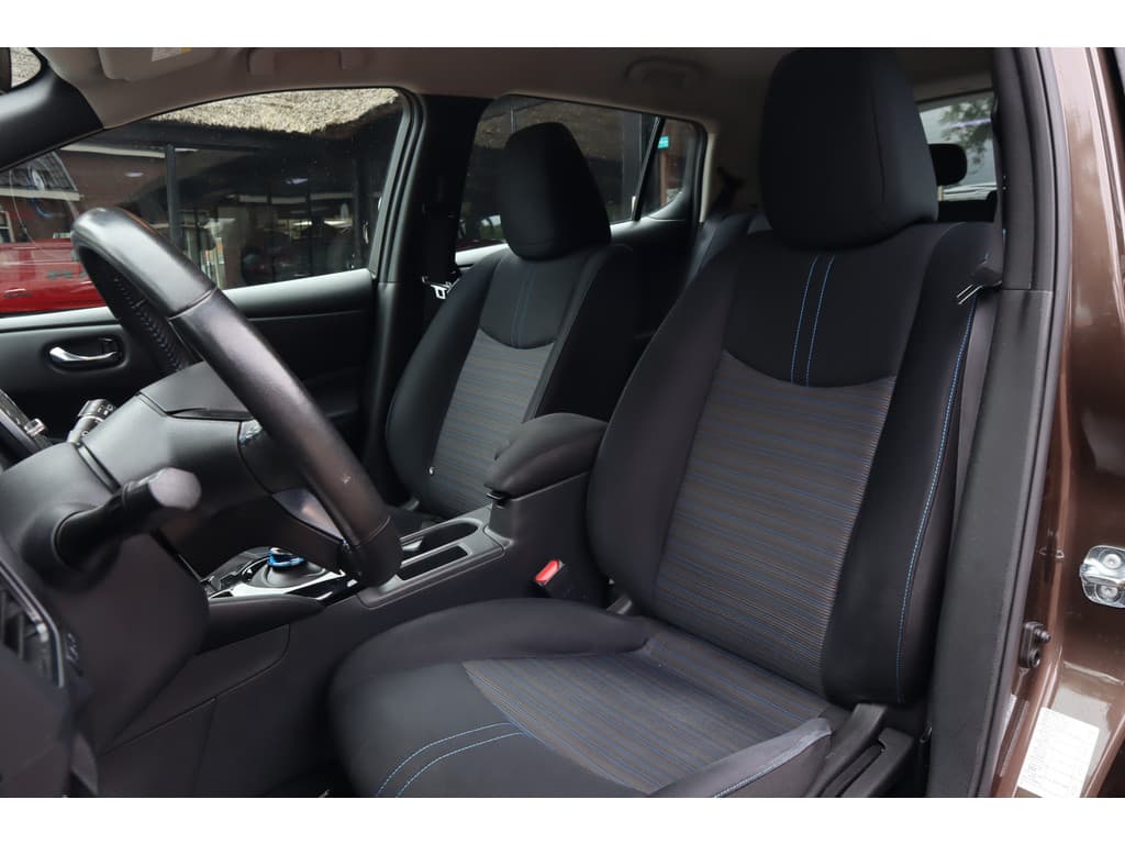 Nissan Leaf thumbnail 5