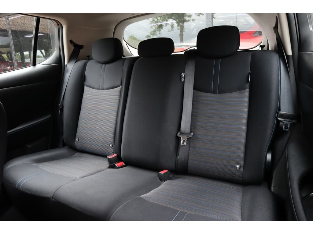 Nissan Leaf thumbnail 6