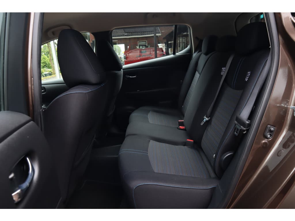 Nissan Leaf thumbnail 7