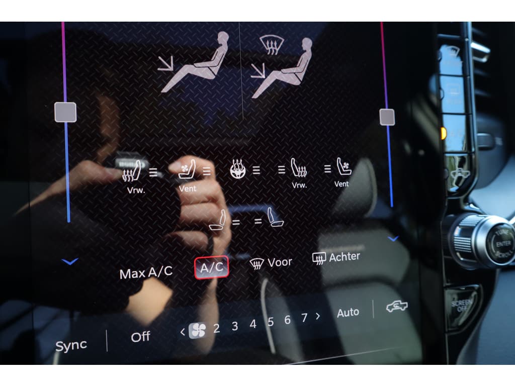 Dodge Ram 1500 2025 3.0L HURRICANE LARAMIE Night Premium thumbnail 36