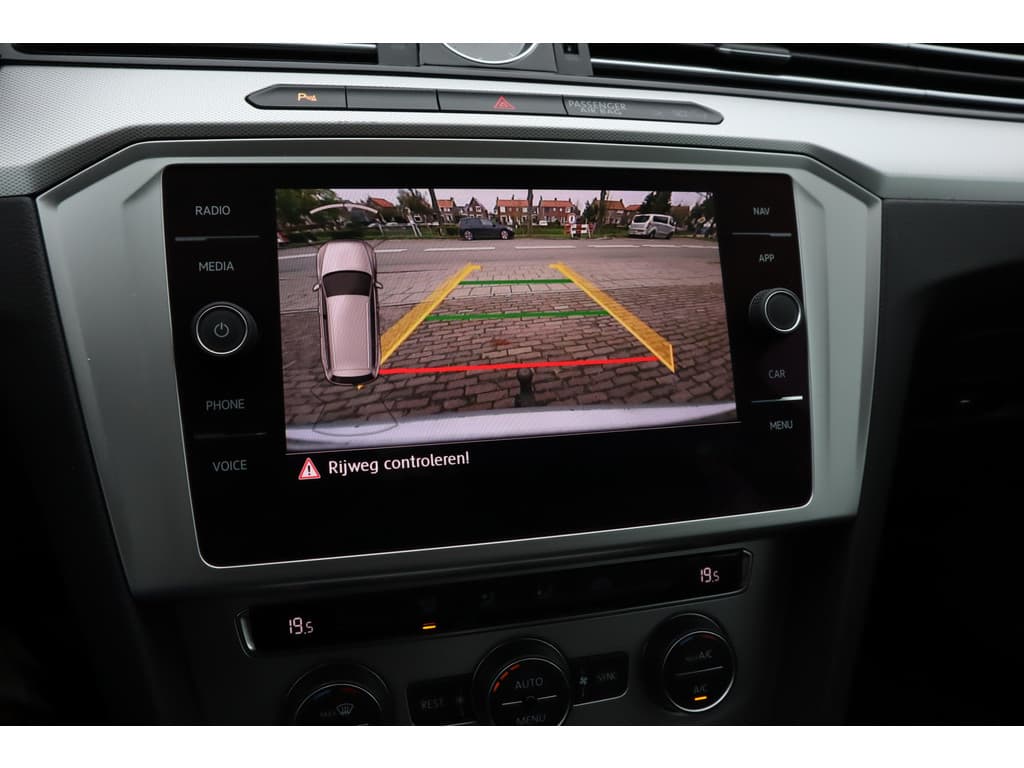 Volkswagen Passat Variant 1.6 TDI Comfortline thumbnail 9