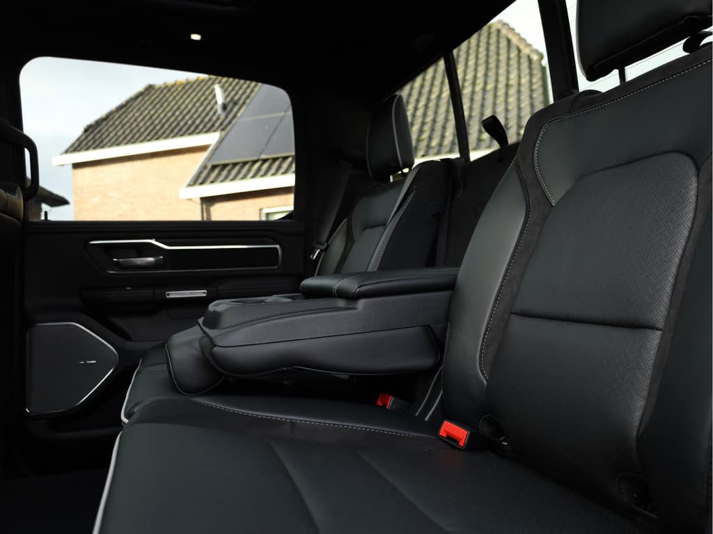 Dodge Ram 1500 2025 3.0L HURRICANE LARAMIE Night thumbnail 26