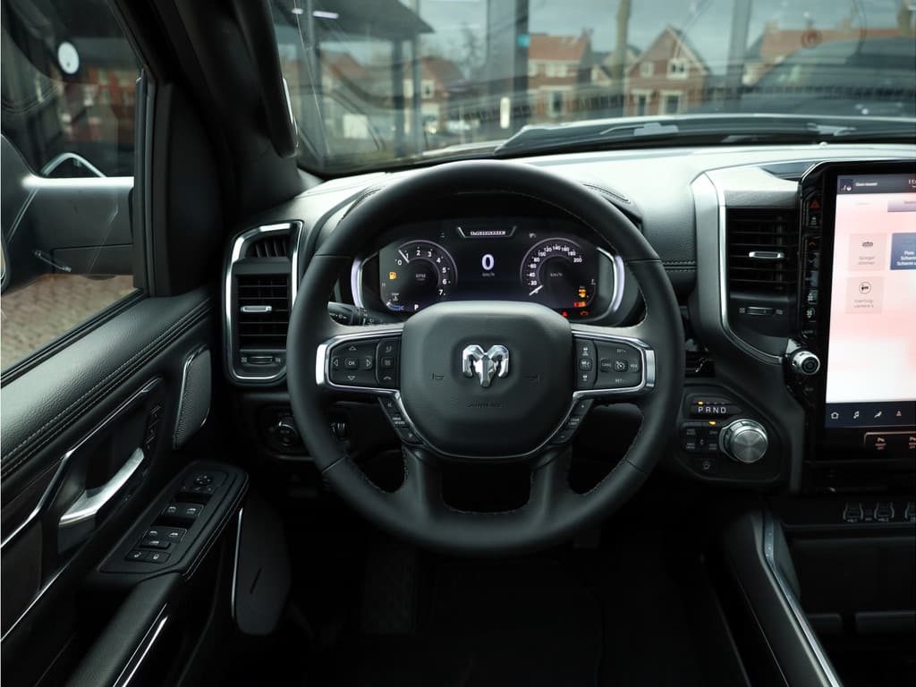 Dodge Ram 1500 2025 3.0L HURRICANE LARAMIE Night thumbnail 38