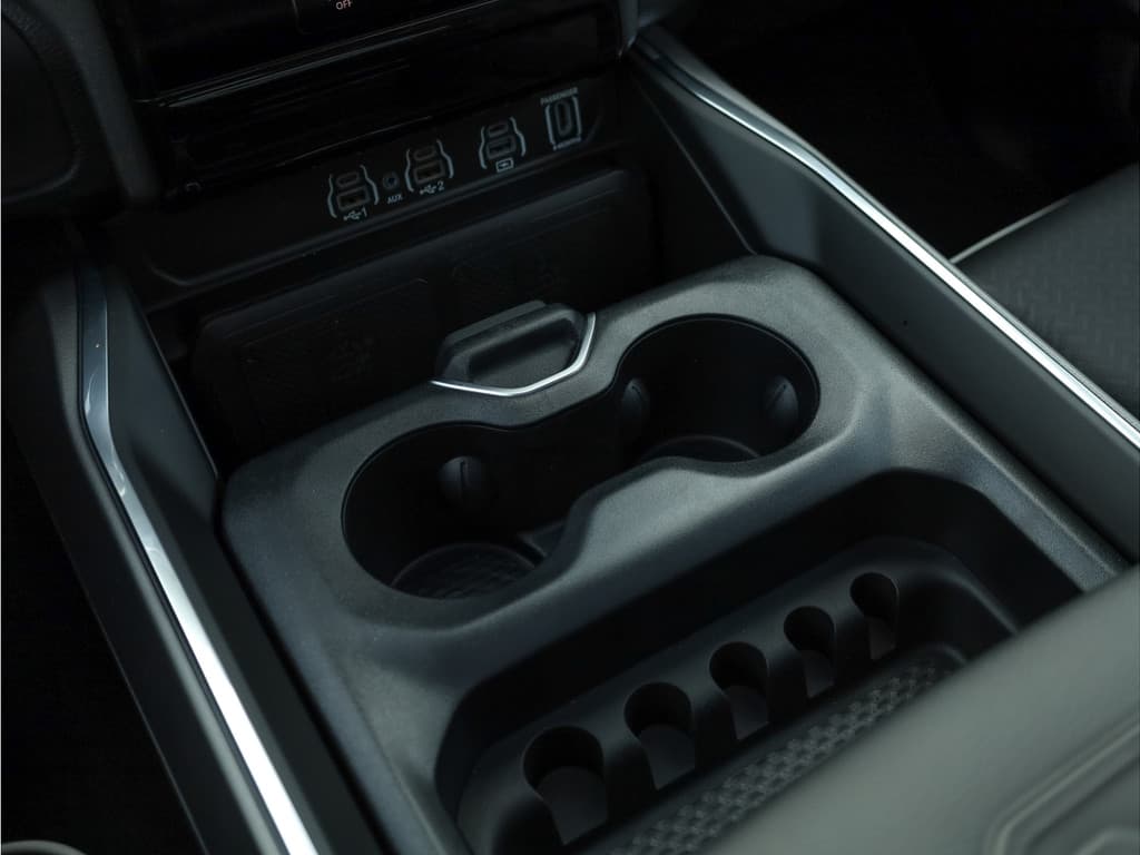 Dodge Ram 1500 2025 3.0L HURRICANE LARAMIE Night thumbnail 39