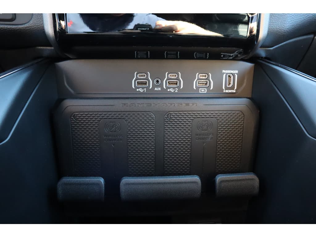 Dodge Ram 1500 2025 3.0L HURRICANE LARAMIE Night Premium thumbnail 38