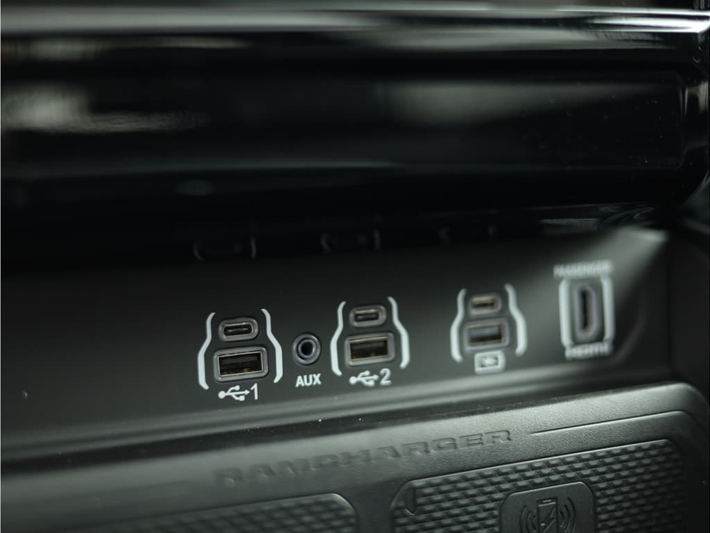 Dodge Ram 1500 2025 3.0L HURRICANE LARAMIE Night Premium thumbnail 16