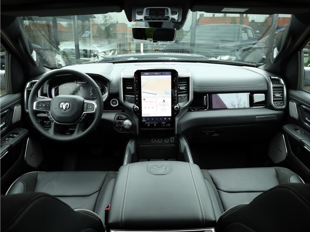 Dodge Ram 1500 2025 3.0L HURRICANE LARAMIE Night Premium thumbnail 3