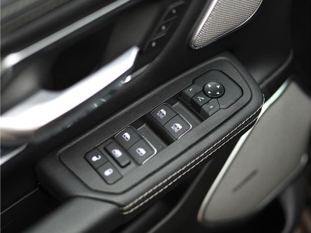 Dodge Ram 1500 2025 3.0L HURRICANE LARAMIE Night Premium thumbnail 40