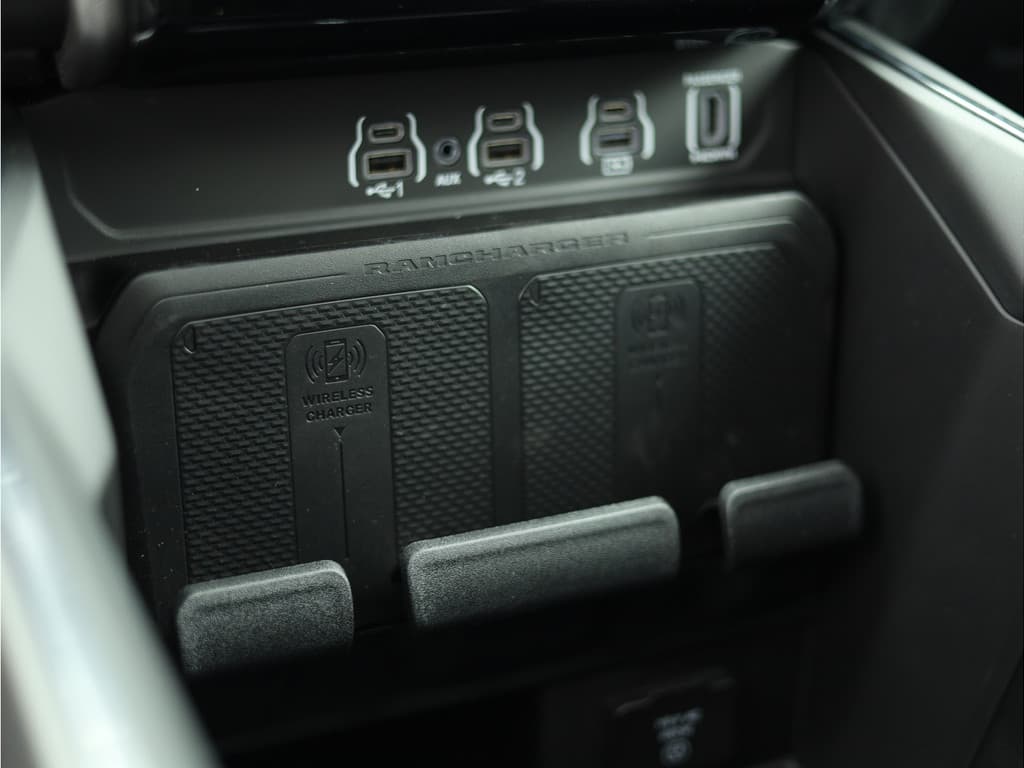 Dodge Ram 1500 2025 3.0L HURRICANE LARAMIE Night Premium thumbnail 47