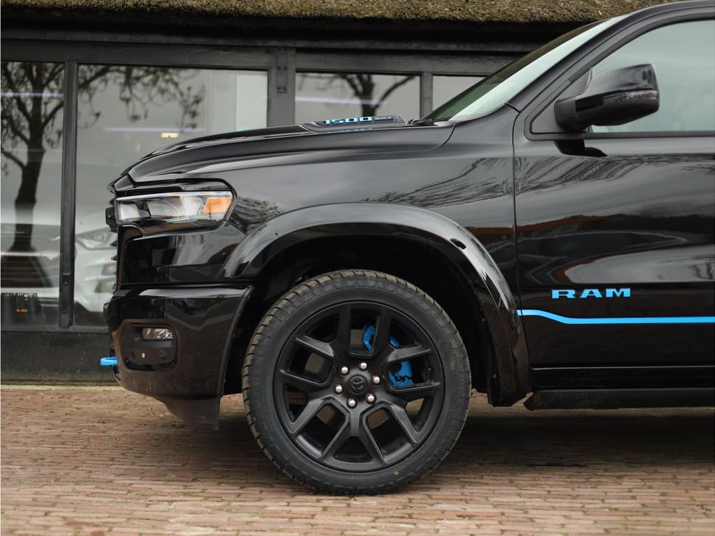 Dodge Ram 1500 2025 3.0L HURRICANE LARAMIE Night Premium thumbnail 6