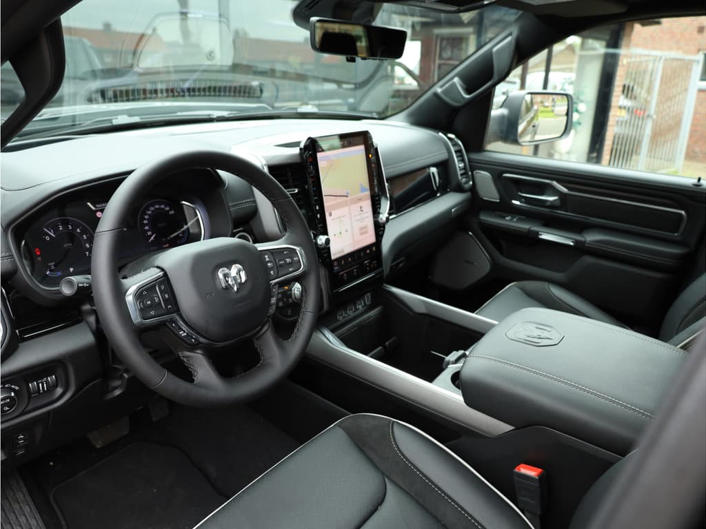 Dodge Ram 1500 2025 3.0L HURRICANE LARAMIE Night Premium thumbnail 9