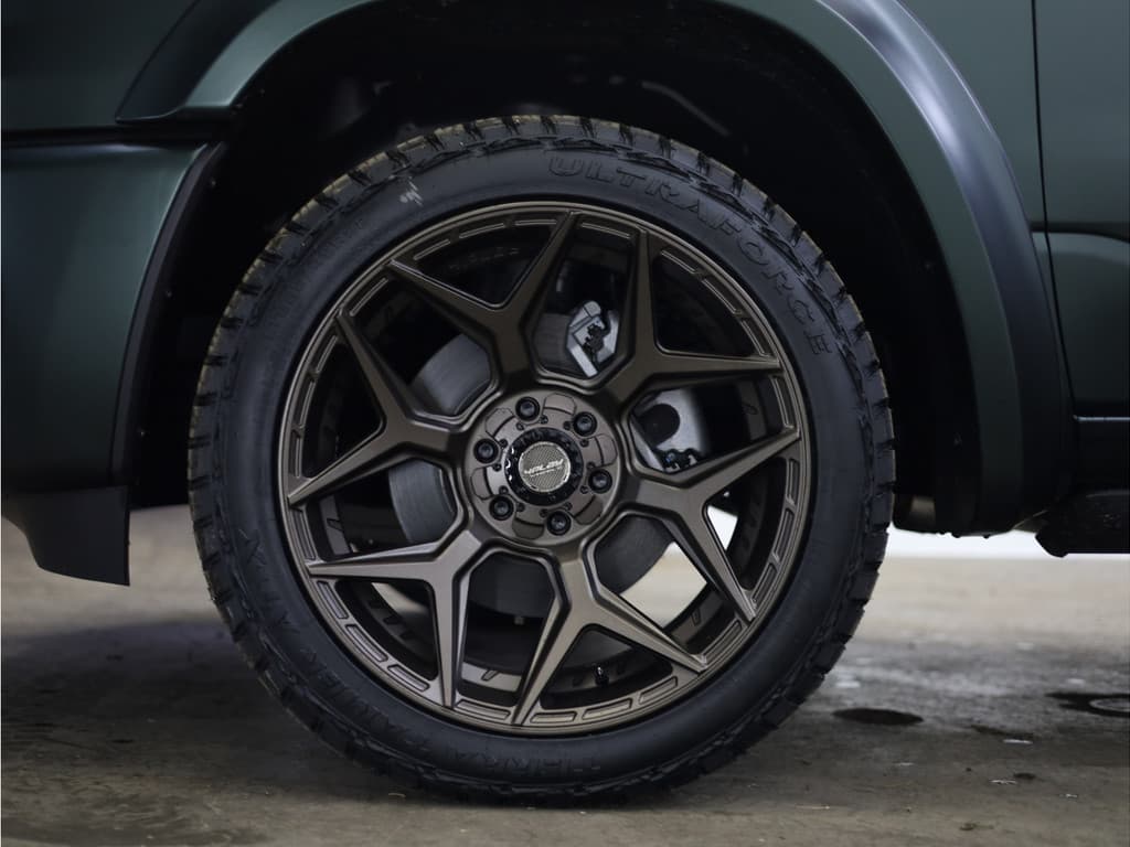 Dodge Ram 1500 2025 3.0L HURRICANE LARAMIE Night Premium thumbnail 2