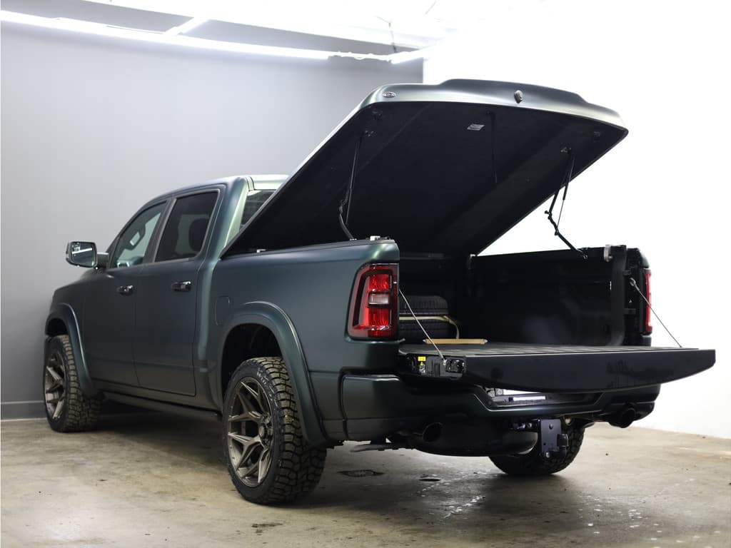 Dodge Ram 1500 2025 3.0L HURRICANE LARAMIE Night Premium thumbnail 24