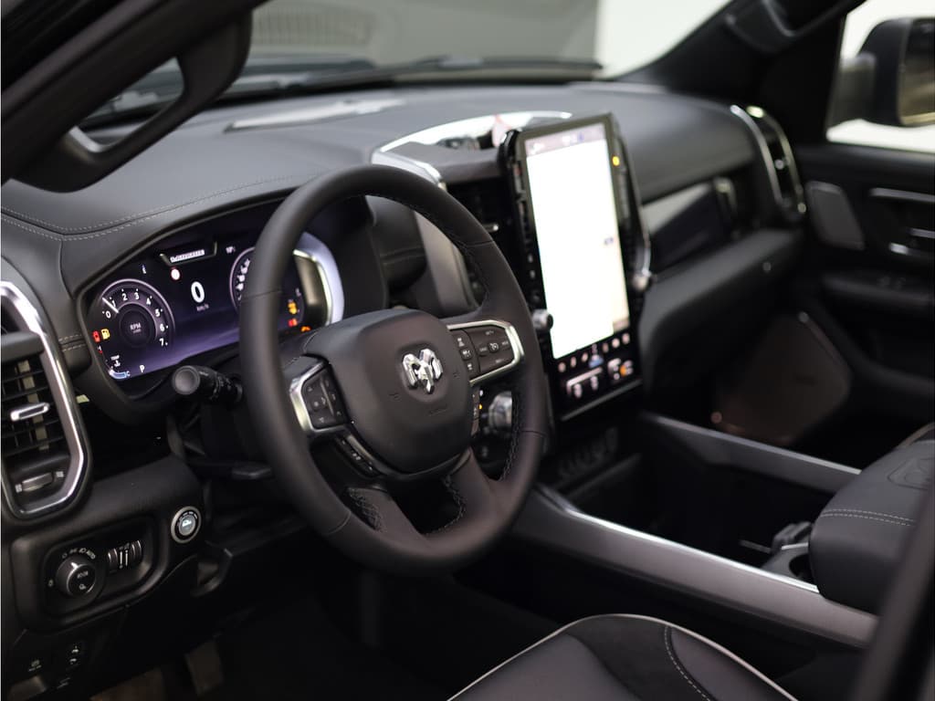 Dodge Ram 1500 2025 3.0L HURRICANE LARAMIE Night Premium thumbnail 44