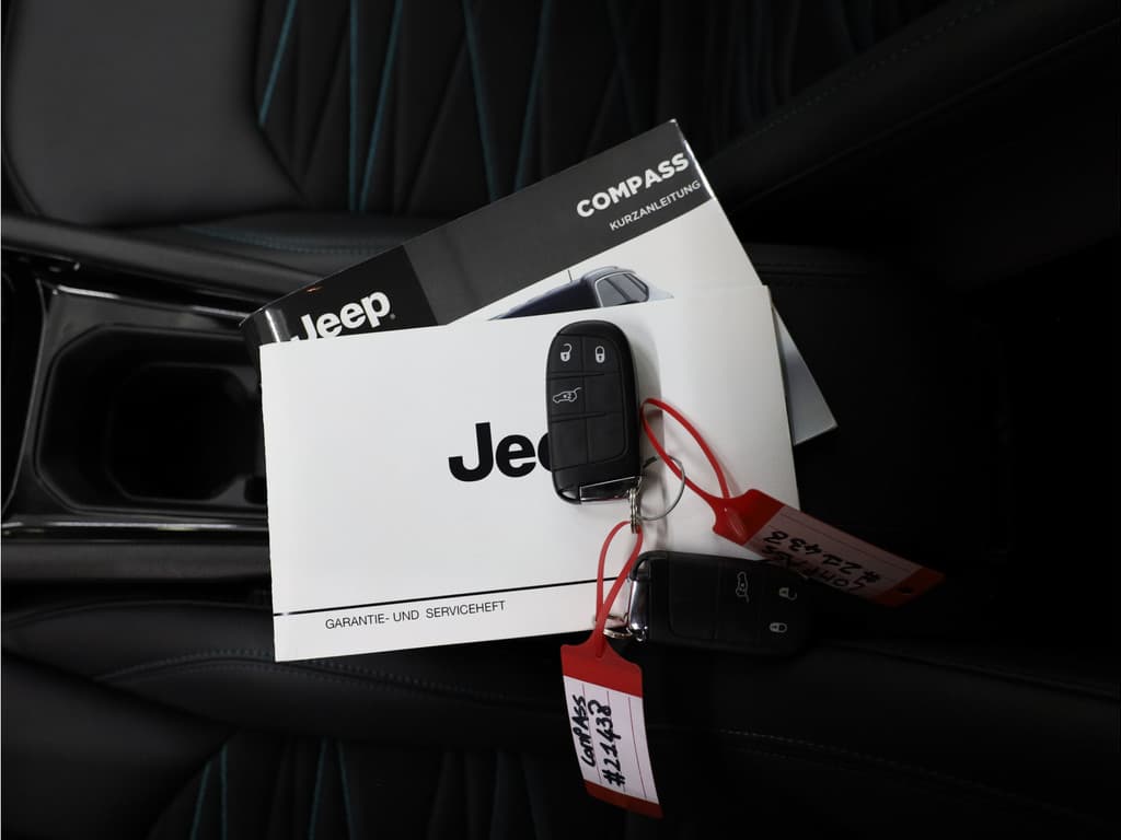 Jeep Compass 4xe 240 Plug-in Hybrid Electric Upland Stoel-/stuur verwarming thumbnail 14