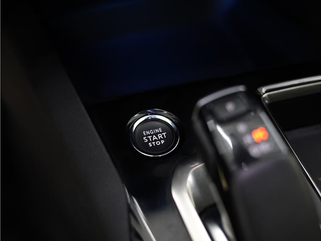 Peugeot 3008 1.6 HYbrid 300 GT Pack thumbnail 34