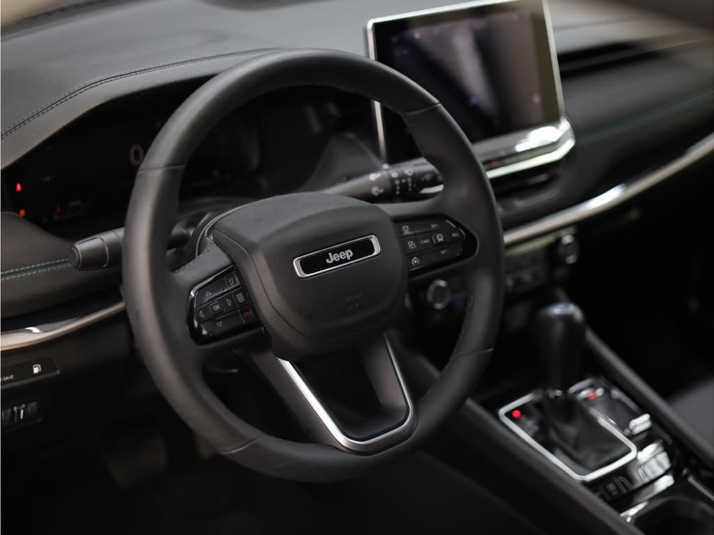 Jeep Compass 4xe 240 Plug-in Hybrid Upland thumbnail 4