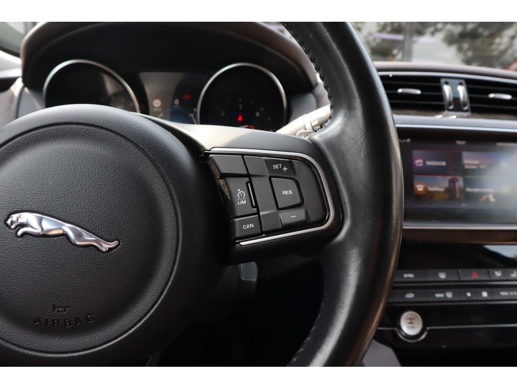 Jaguar F-Pace 3.0 Portfolio AWD 30d Navigatie thumbnail 19