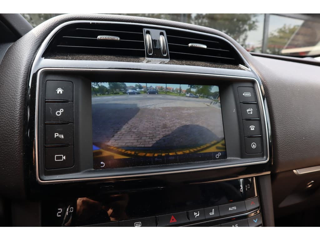 Jaguar F-Pace 3.0 Portfolio AWD 30d Navigatie thumbnail 6