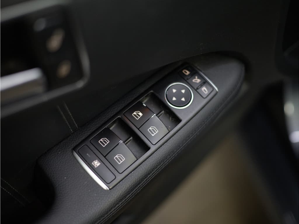 Mercedes-Benz E-Klasse 220 BlueTEC Lease Edition thumbnail 24