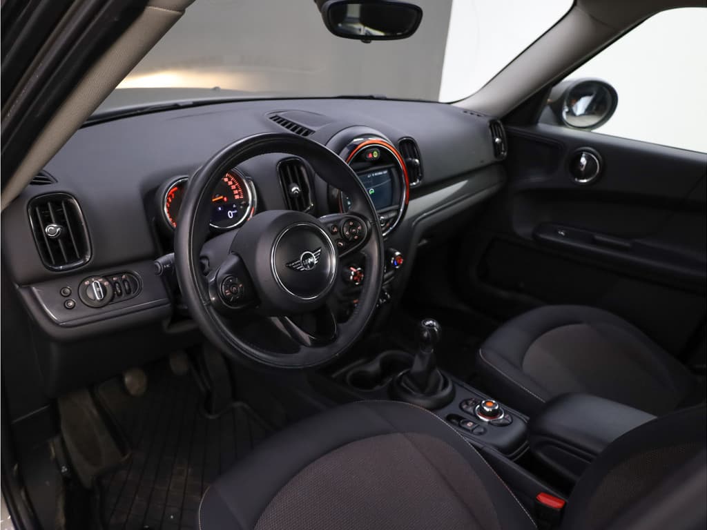 MINI Countryman 1.5 Cooper Business Edition thumbnail 2