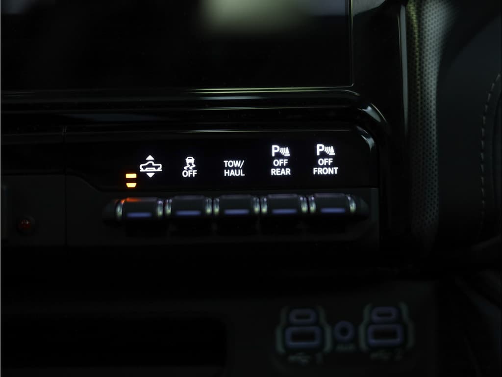 Dodge Ram 1500 5.7 V8 4x4 Crew Cab Limited LPG Onderbouw thumbnail 34