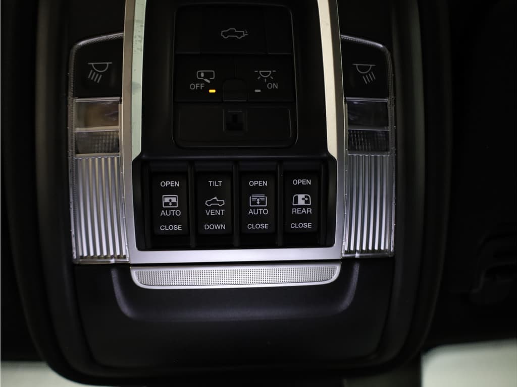 Dodge Ram 1500 5.7 V8 4x4 Crew Cab Limited LPG Onderbouw thumbnail 47