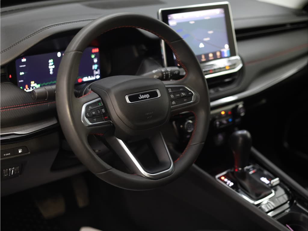 Jeep Compass 4xe 240 Plug-in Hybrid Trailhawk thumbnail 2