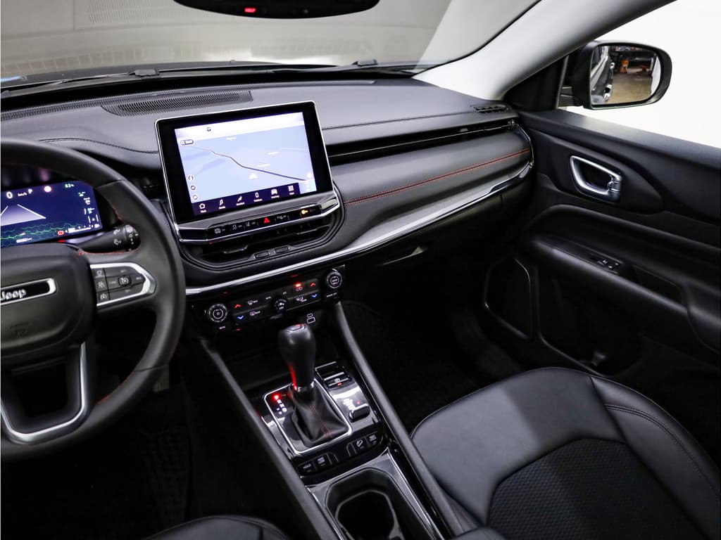 Jeep Compass 4xe 240 Plug-in Hybrid Trailhawk thumbnail 32