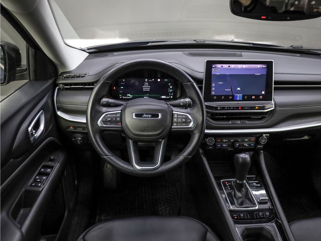 Jeep Compass 4xe 240 Plug-in Hybrid Electric S thumbnail 2