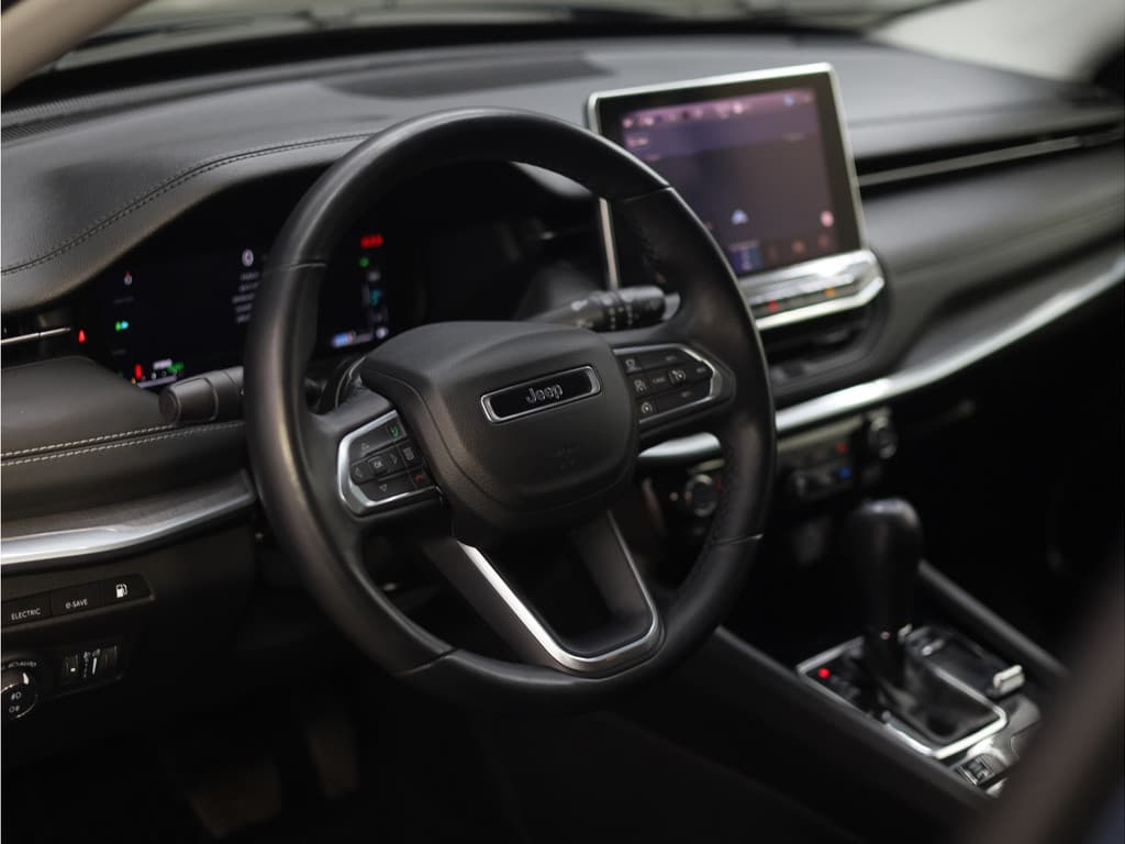 Jeep Compass 4xe 240 Plug-in Hybrid Electric S thumbnail 27